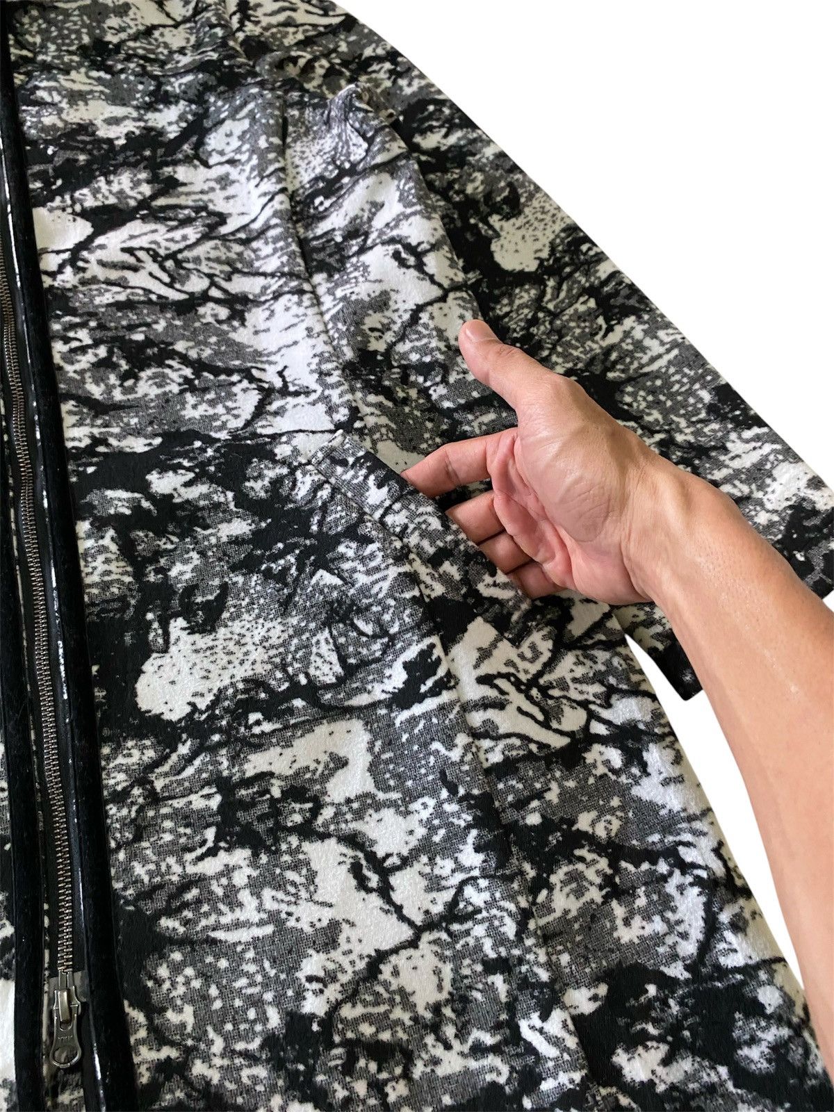 Japanese Brand Fur Raymayers Fabric From ITALY Monochrome Jacket Zip Hoodie Size US M / EU 48-50 / 2 - 8 Thumbnail