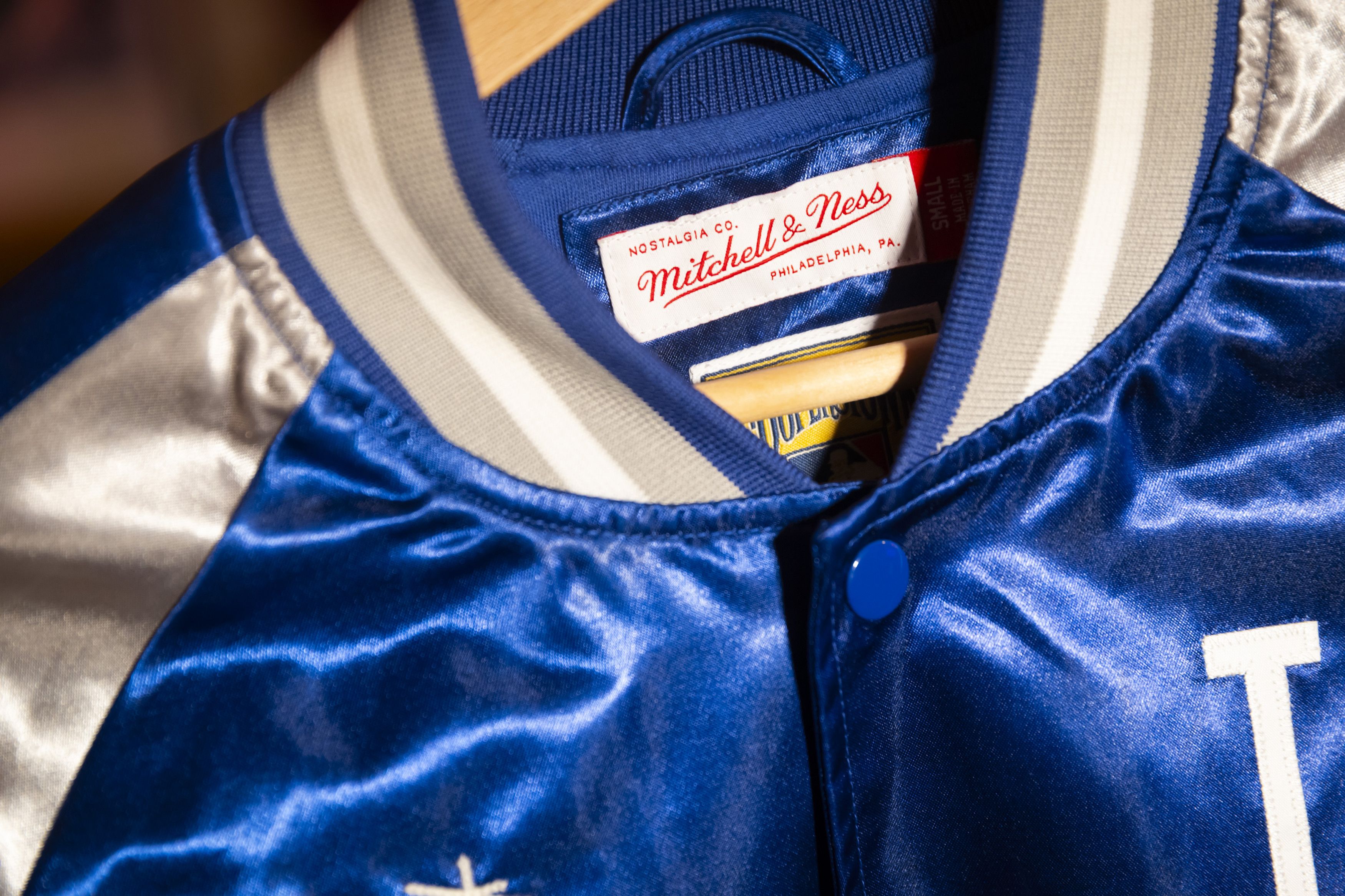 Mitchell & Ness LA Dodgers rare Mitchell & Ness x The Hideaway satin jacket Size US S / EU 44-46 / 1 - 3 Thumbnail