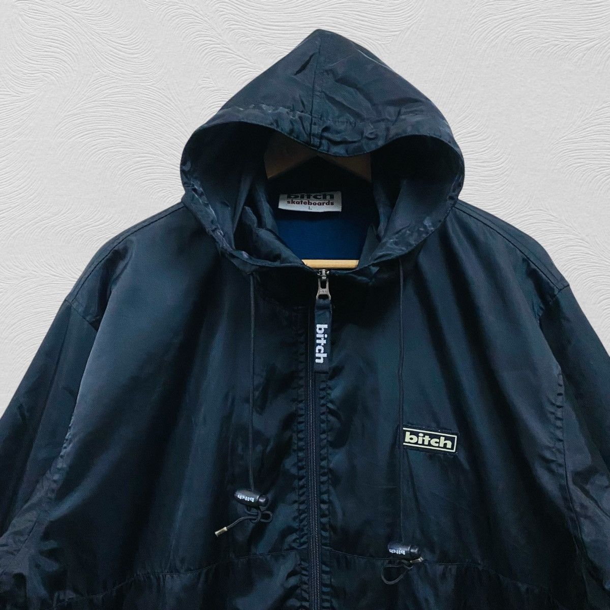 Santa Cruz Skateboards Vintage 90s Bitch Hoodie lightjacket windbreaker Size US XL / EU 56 / 4 - 2 Thumbnail