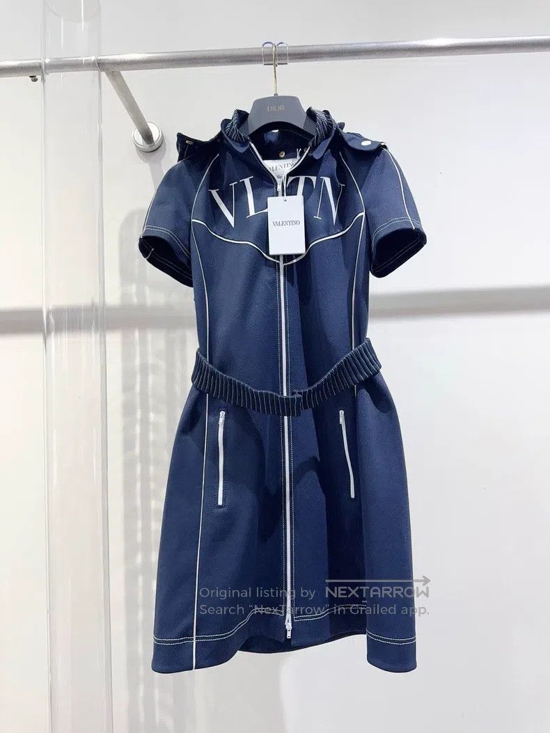 Valentino Valentino dress Size M / US 6-8 / IT 42-44 - 1 Thumbnail