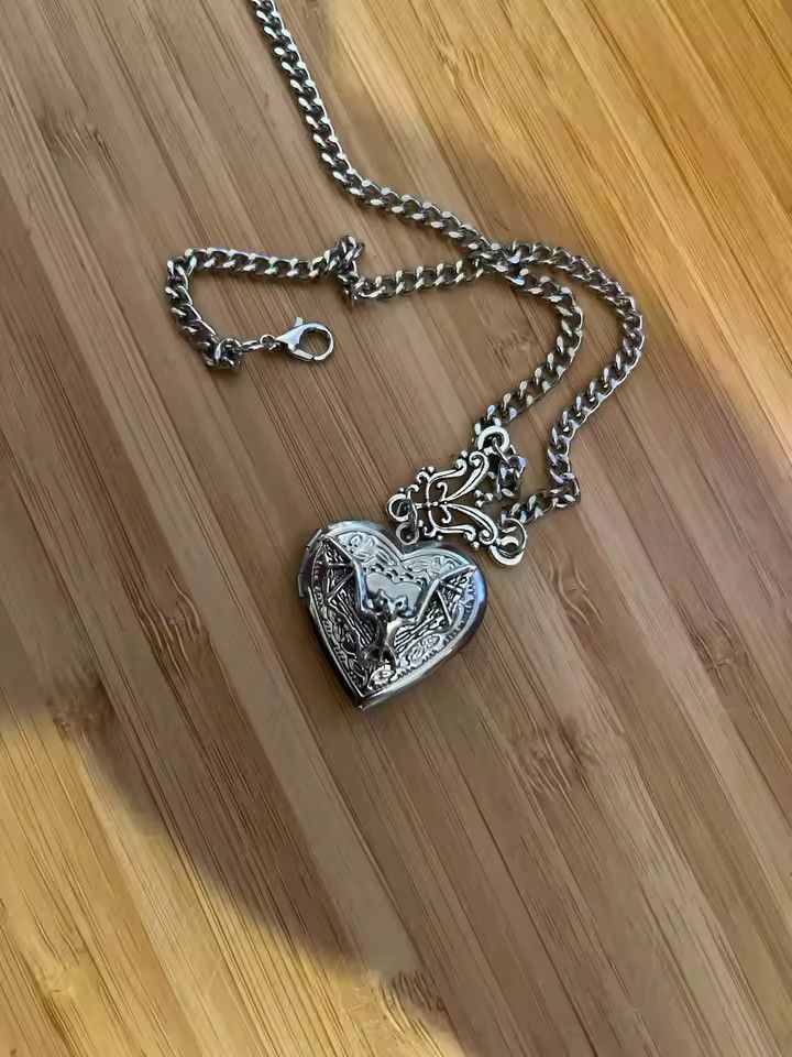 Jewelry Bat Relief Stereo Heart Pendant Necklac Size ONE SIZE - 4 Thumbnail