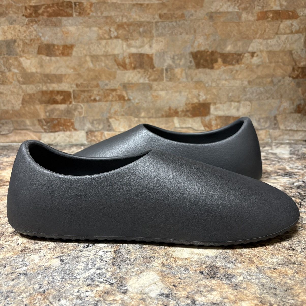 Yeezy Yzy SL-01 Yeezy Slippers 2025 Men’s Size 12 Size US 12 / EU 45 - 6 Thumbnail