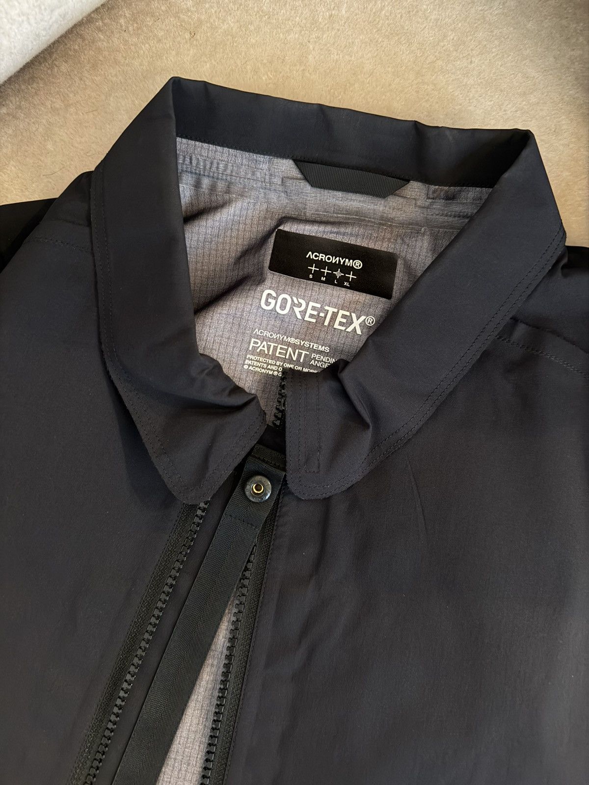 Acronym Acronym J69-GT size L Size US L / EU 52-54 / 3 - 4 Thumbnail