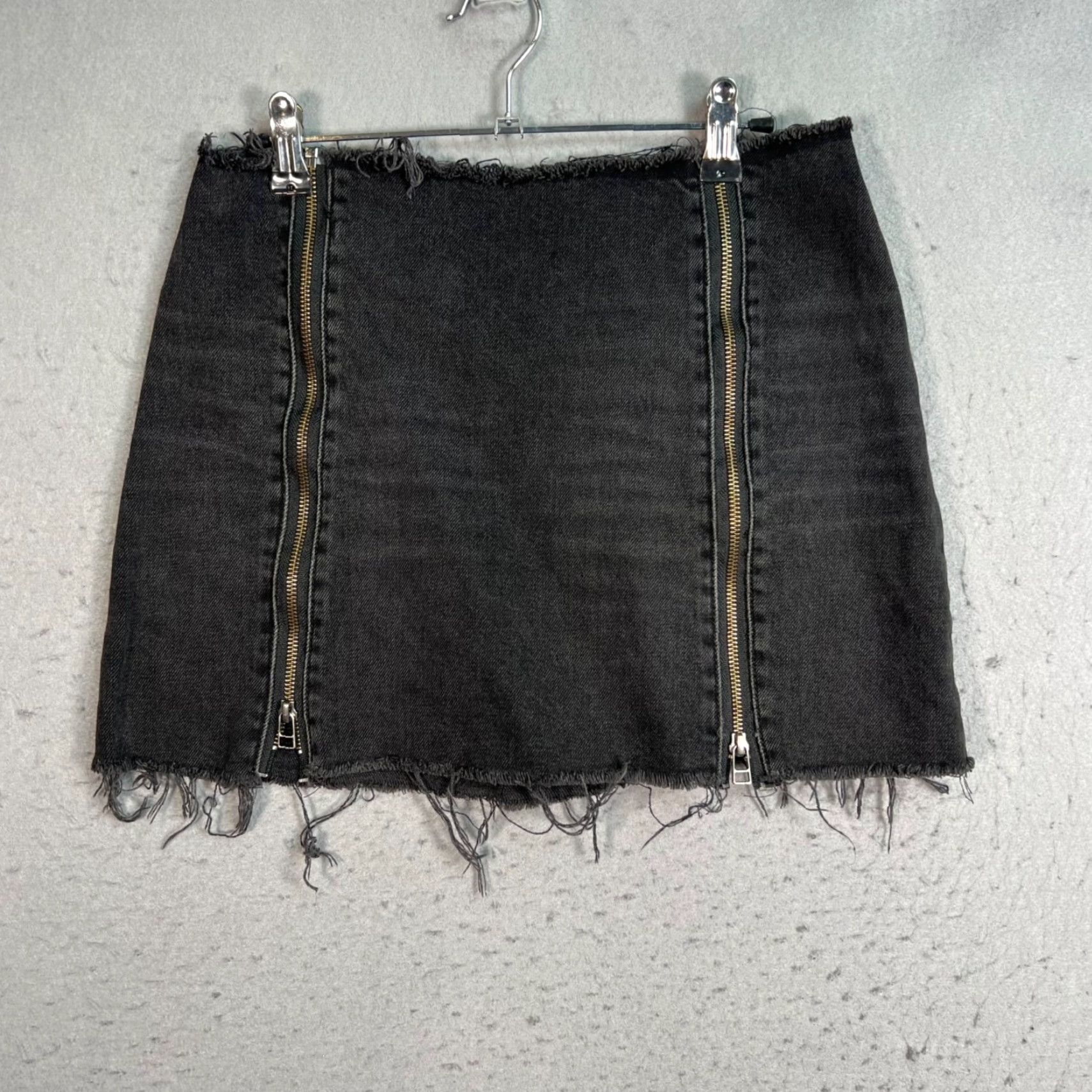 Boyish Boyish Black Denim Mini Skirt W/ Frayed Hem & Dual Front Zippers - 28 Adult Womens Shorts Skirt Casual Vintage Not Applicable? Size 28" / US 6 / IT 42 - 2 Thumbnail