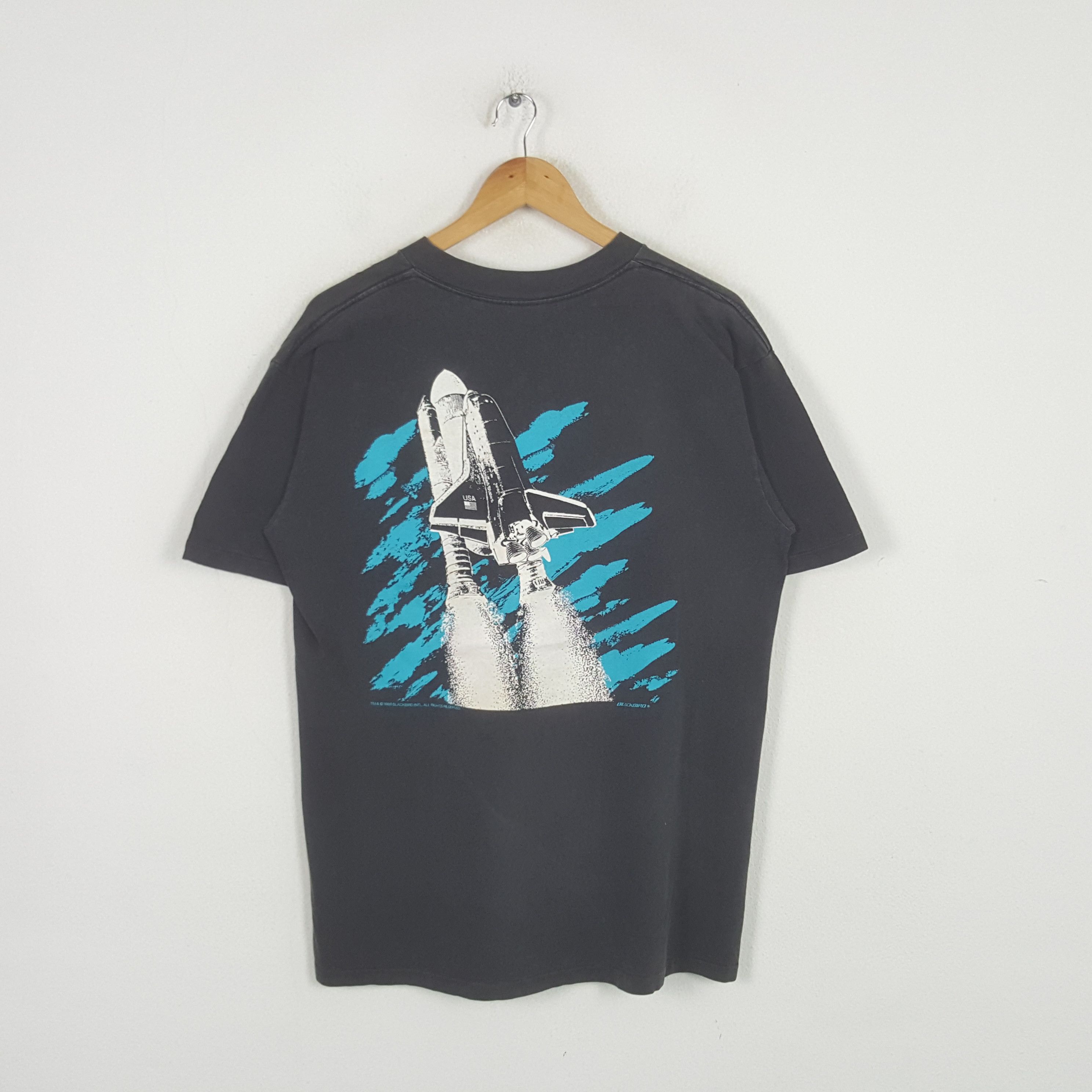 Vintage Vintage 90's Space Shuttle Rocket Art Tshirt RR9 Size US L / EU 52-54 / 3 - 1 Thumbnail