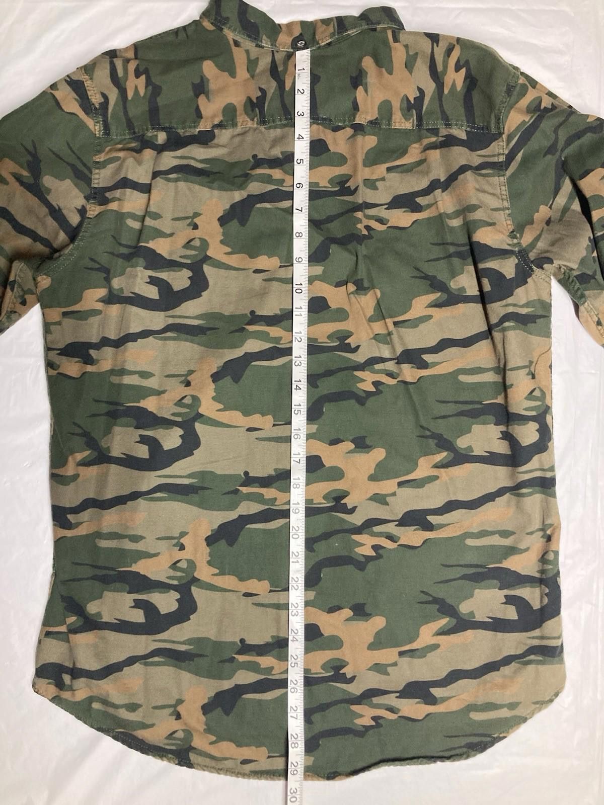 Modern Amusement Men’s Large Vintage Army Camo Button Up Shirt Long Sleeve Size US L / EU 52-54 / 3 - 4 Thumbnail