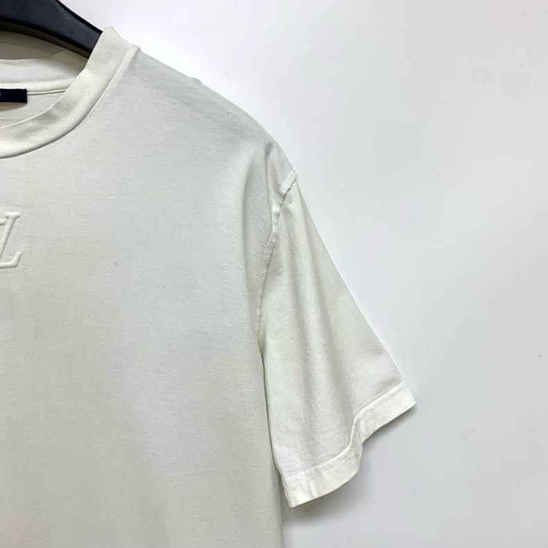 Louis Vuitton Louis Vuitton Pure white embossed short sleeves Size US XL / EU 56 / 4 - 5 Thumbnail