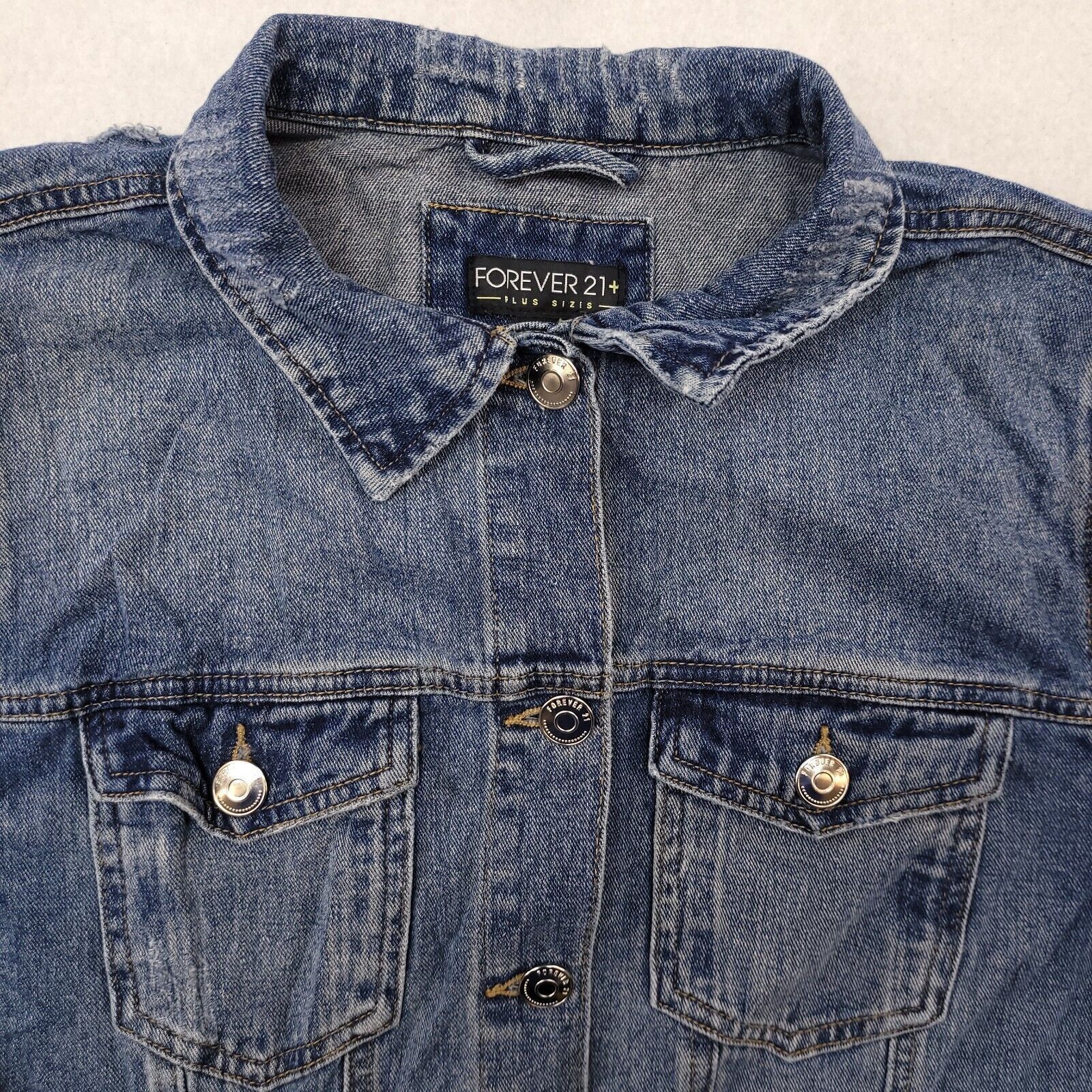 Forever 21 Forever 21 Casual Long Sleeve Jean Jacket Women Size 0X Blue Size XL / US 12-14 / IT 48-50 - 1 Thumbnail