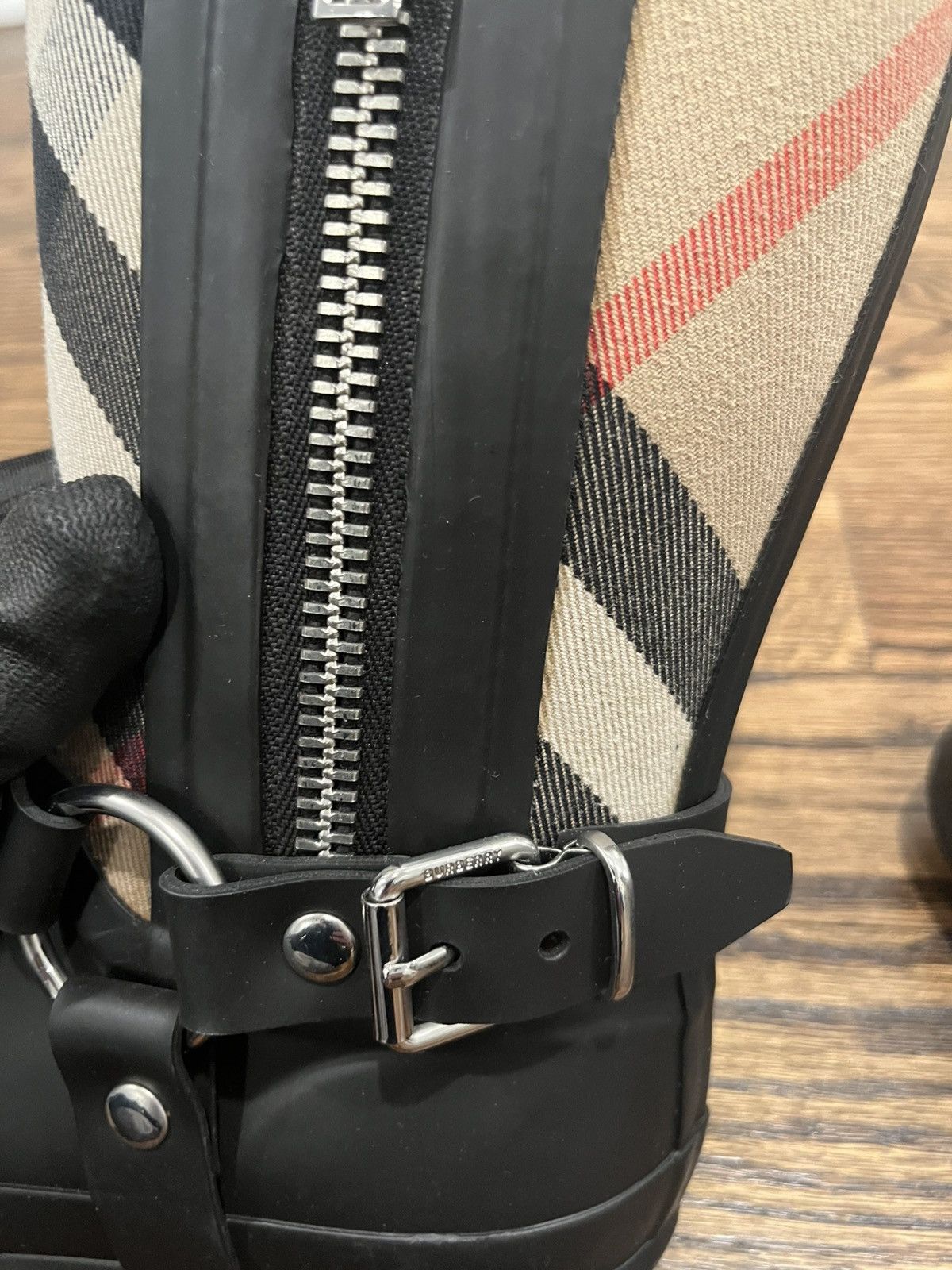 Burberry Burberry Strap Detail House Check Rubber Rain Boots Size US 5 / IT 35 - 12 Thumbnail