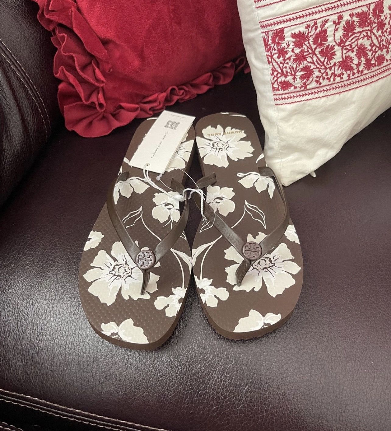 Tory Burch Tory Burch flip flop leather top straps in size 8 Size US 8 / IT 38 - 7 Thumbnail