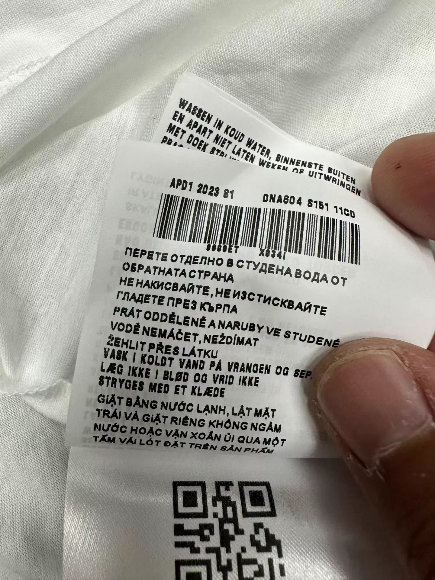 Prada Prada New Metal Triangle Logo Short Sleeve Tee L Size L / US 10 / IT 46 - 4 Thumbnail