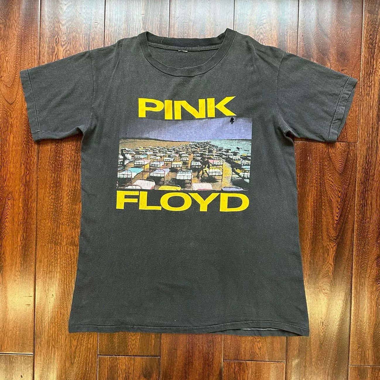 Vintage Vintage 1987 Pink Floyd Momentary Tee Size US M / EU 48-50 / 2 - 1 Thumbnail