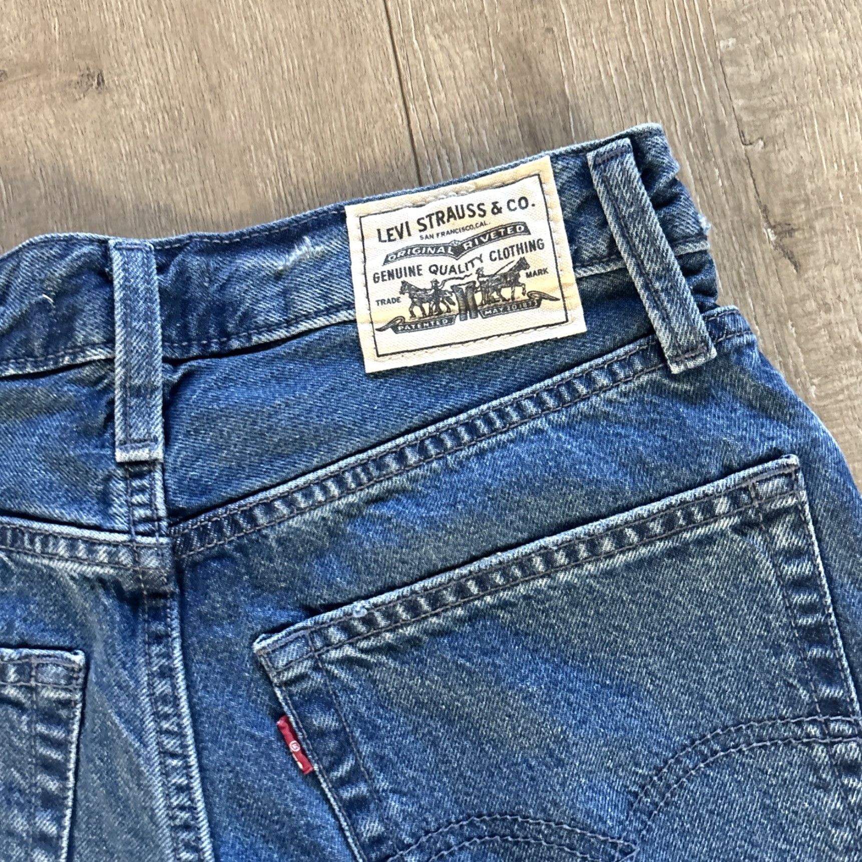 Levi's Levi's Women’s Baggy Dad Jeans Blue Denim Medium Wash Size 24 Size 26" / US 2 / IT 38 - 7 Thumbnail