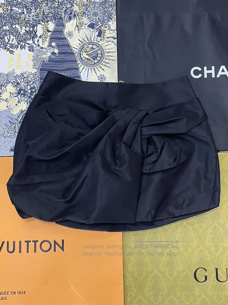 Prada Prada Black skirt Size 27" / US 4 / IT 40 - 1 Thumbnail