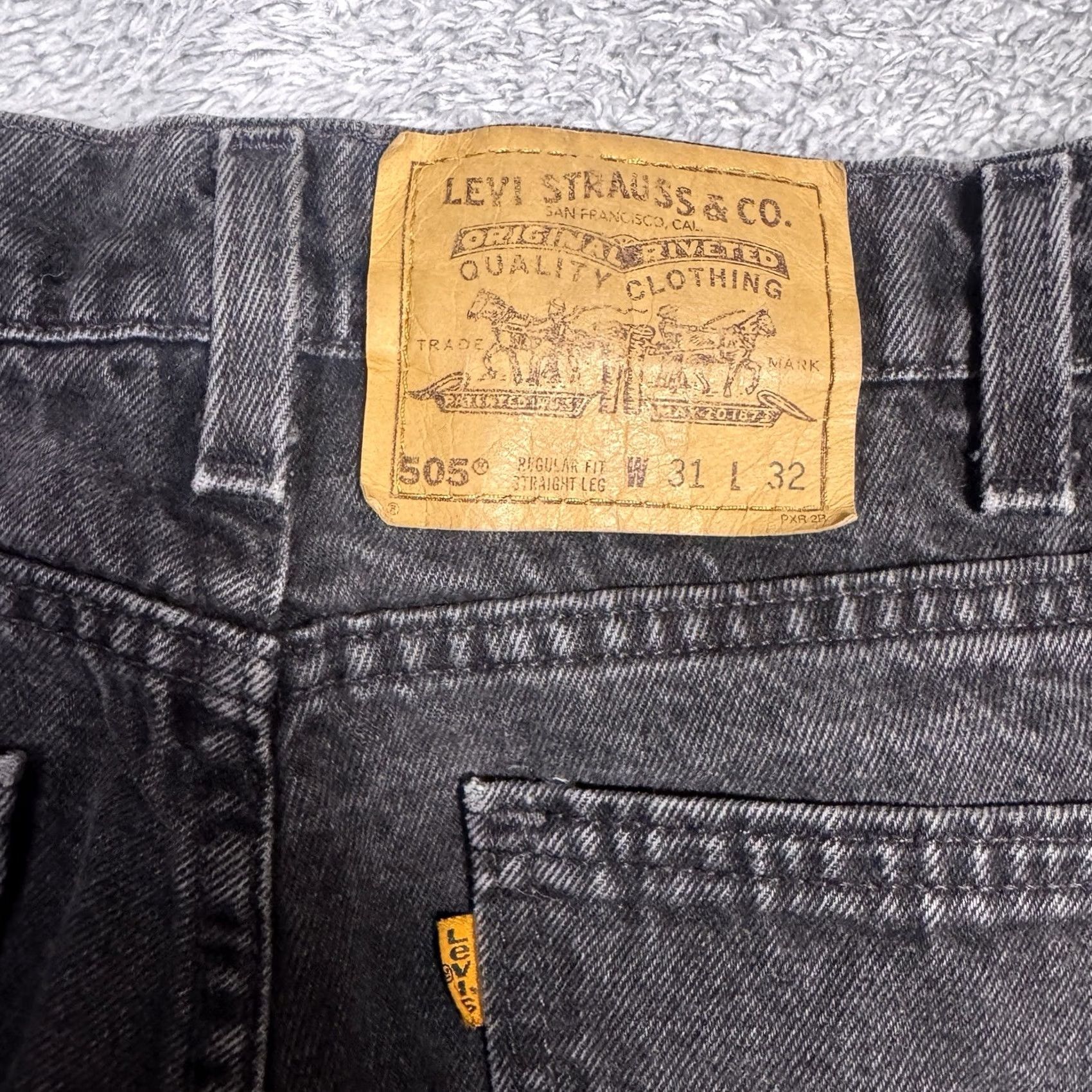 Levi's VINTAGE Levi's 505 Jeans Mens 30x30 USA Made 1997 Black 90s Orange Tab Straight Denim Urban 5-Pocket Mens Size US 30 / EU 46 - 4 Thumbnail