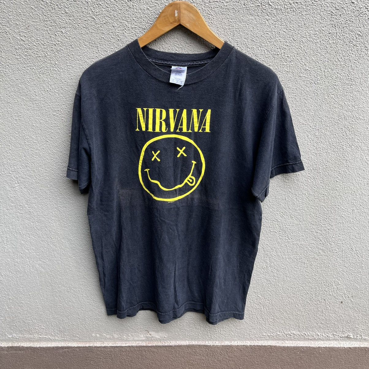 Band Tees Vintage NIRVANA band tee smiley y2k Size US M / EU 48-50 / 2 - 1 Thumbnail