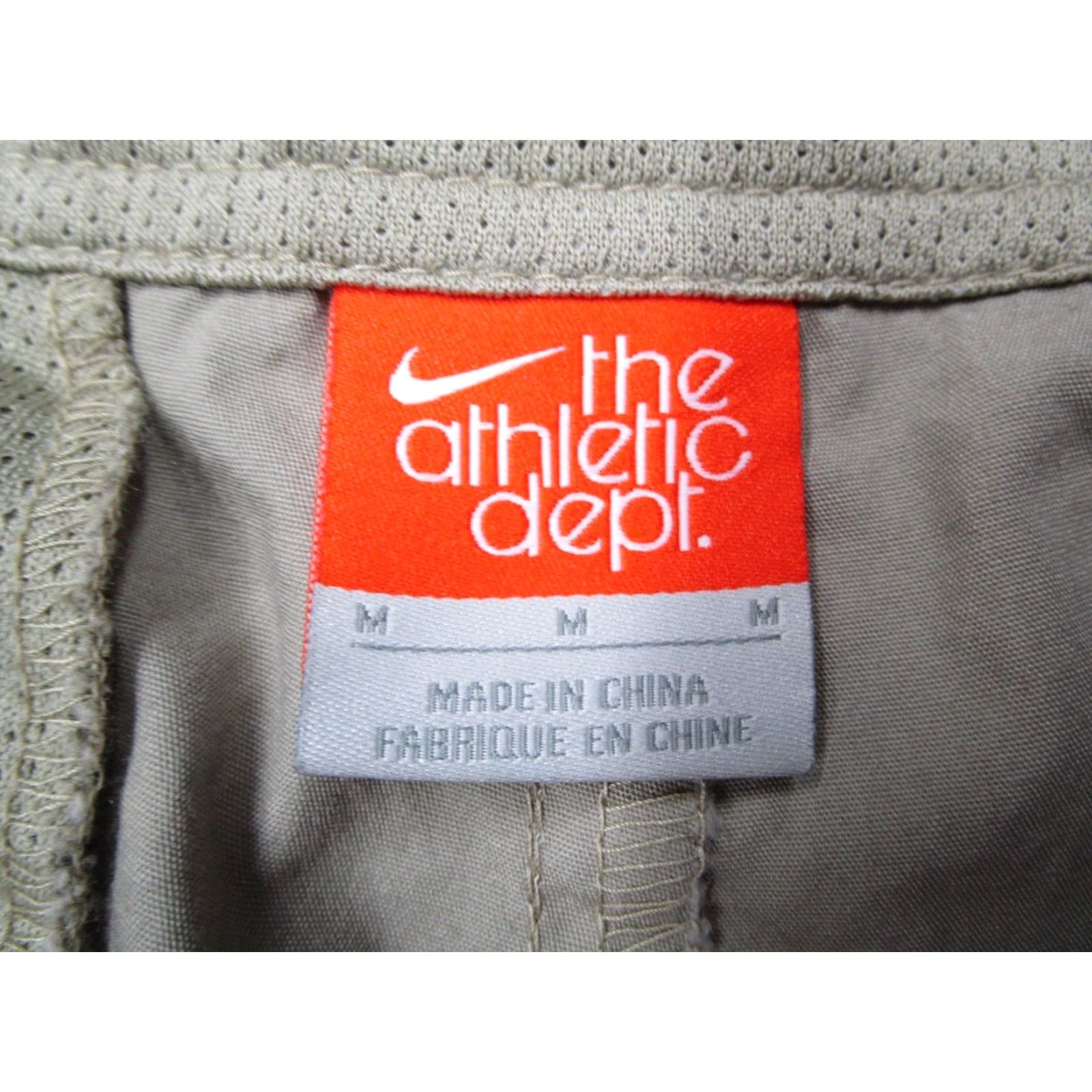 Nike VINTAGE Nike Cargo Shorts Mens Medium Beige Canvas Casual Beach Skate Summer 12" Size US 31 - 2 Thumbnail