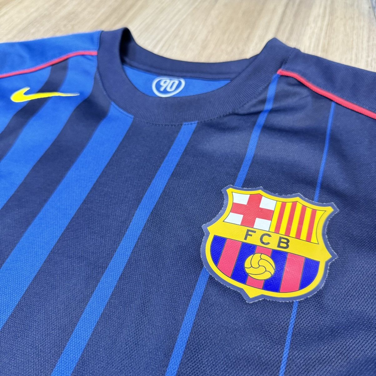 Nike Barcelona 04/05 stadium away shirt #10 Ronaldinho Size US S / EU 44-46 / 1 - 3 Thumbnail