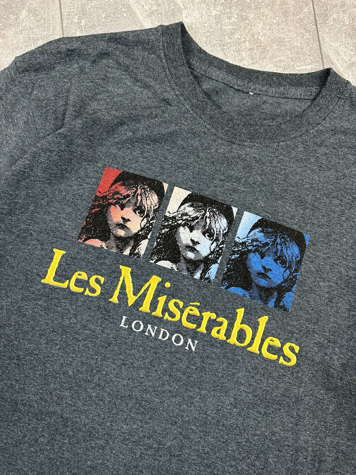 Band Tees Vintage Les Miserables Movie Graphic Tee Size US M / EU 48-50 / 2 - 4 Thumbnail
