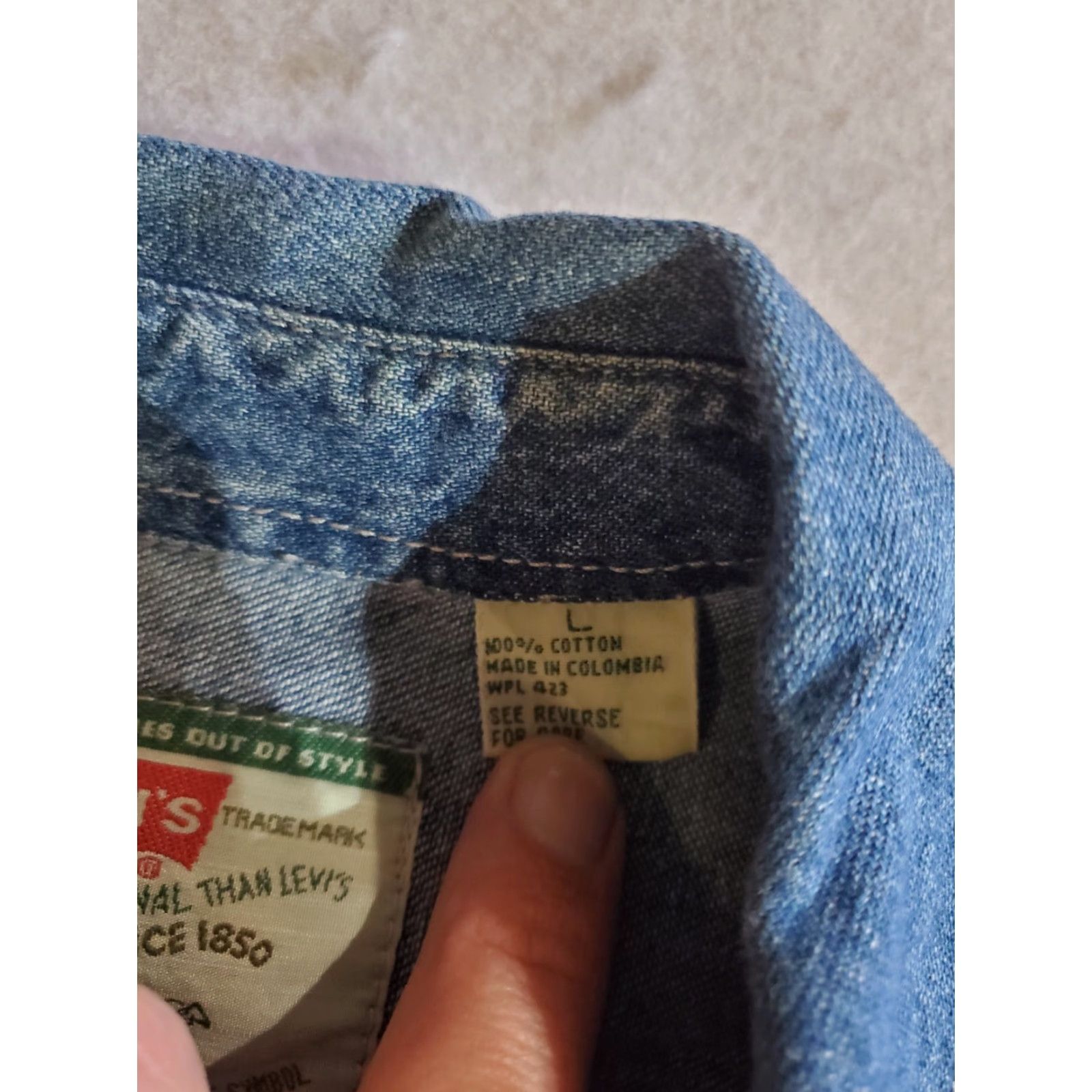 Levi's VINTAGE Levi's Denim Button-Up Shirt Men's Large Blue 90s Casual Workwear Long Sleeve Collared Shirt Men - Regular Fit Size US L / EU 52-54 / 3 - 6 Thumbnail