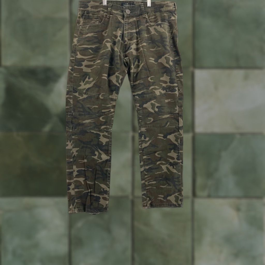Vintage Nick Danger Jeans Mens 34X30 Low Rise Camouflage 5 Pocket Cotton Blend Straight Leg Mens Size US 34 / EU 50 - 1 Thumbnail