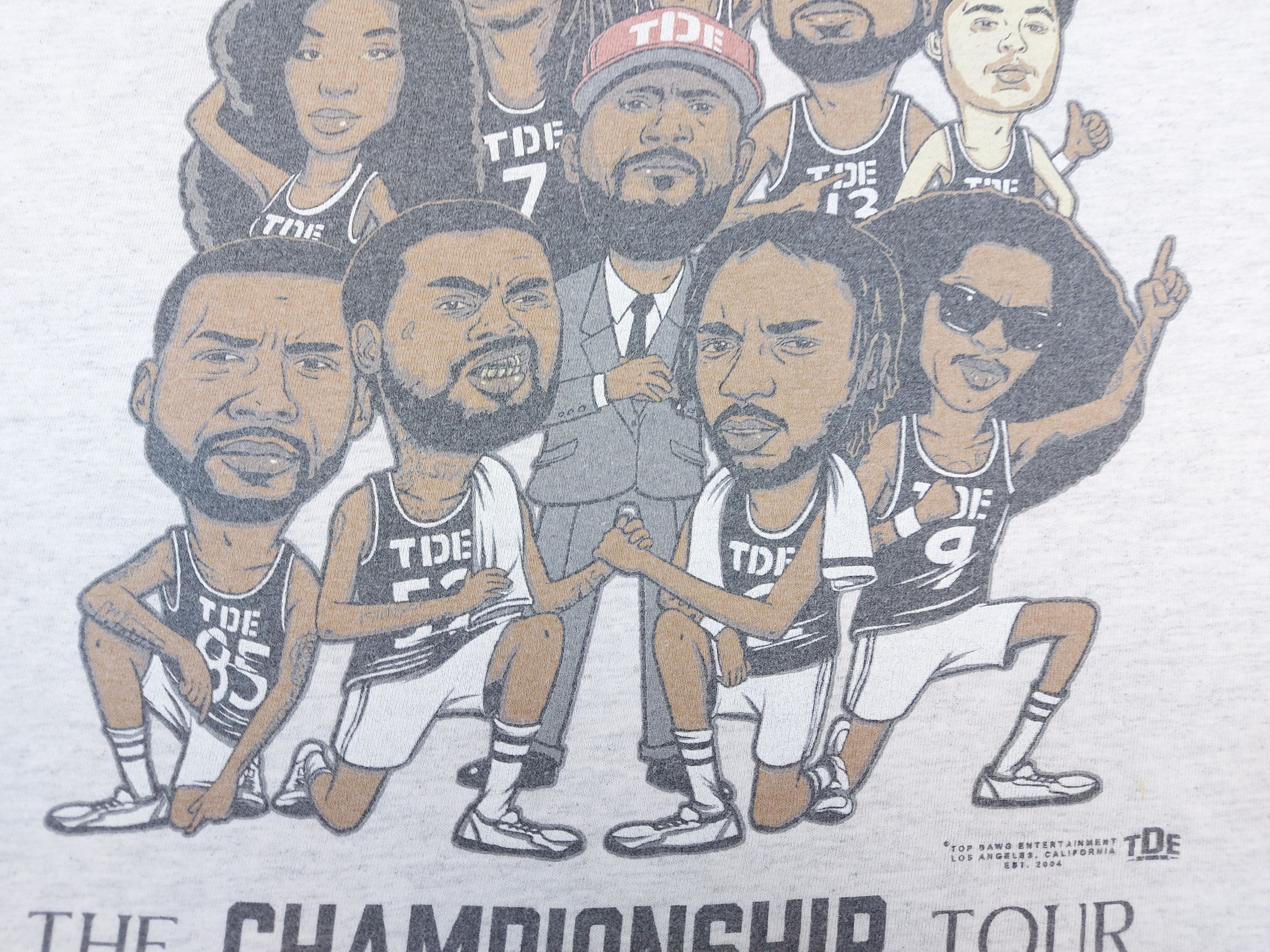 Band Tees × Kendrick Lamar × Top Dawg Entertainment TDE Top Dawg Entertainment EST 2004 Championship Tour TEE Size US M / EU 48-50 / 2 - 6 Thumbnail
