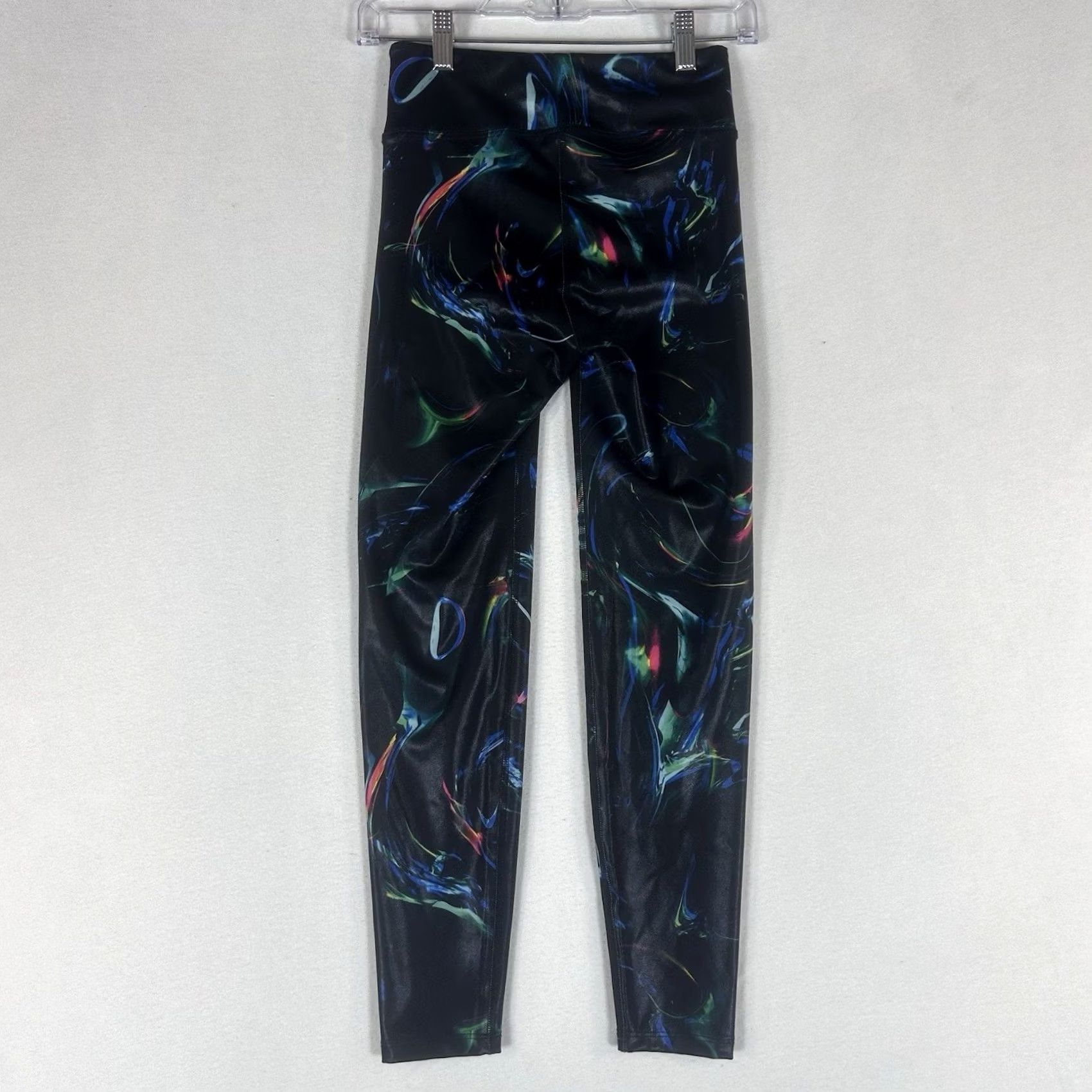 Vintage Heroine Sport Leggings Womens S Black Shiny Stretch USA Pattern Solid Compression Skinny Inseam 26 in Athletic Activewear Size 28" / US 6 / IT 42 - 6 Thumbnail