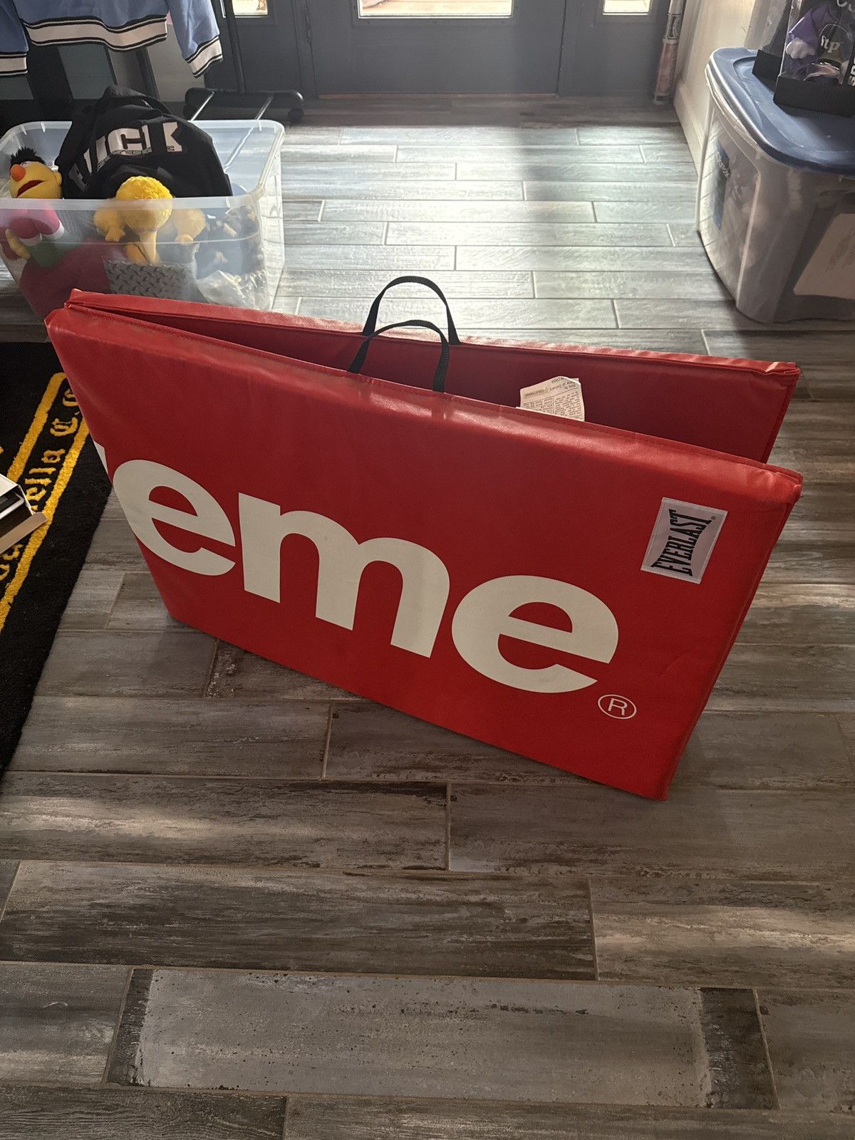 Everlast × Supreme Supreme Everlast punching bags | Grailed
