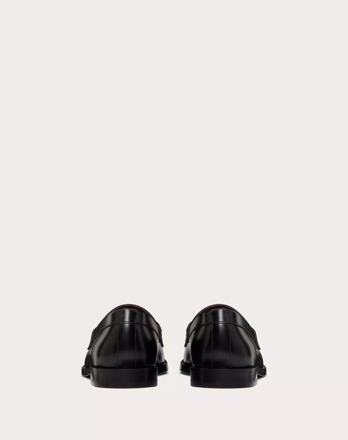 Valentino o1s1wg110426 Vlogo Chain Calfskin Loafers in Black Size US 6 / IT 36 - 6 Thumbnail