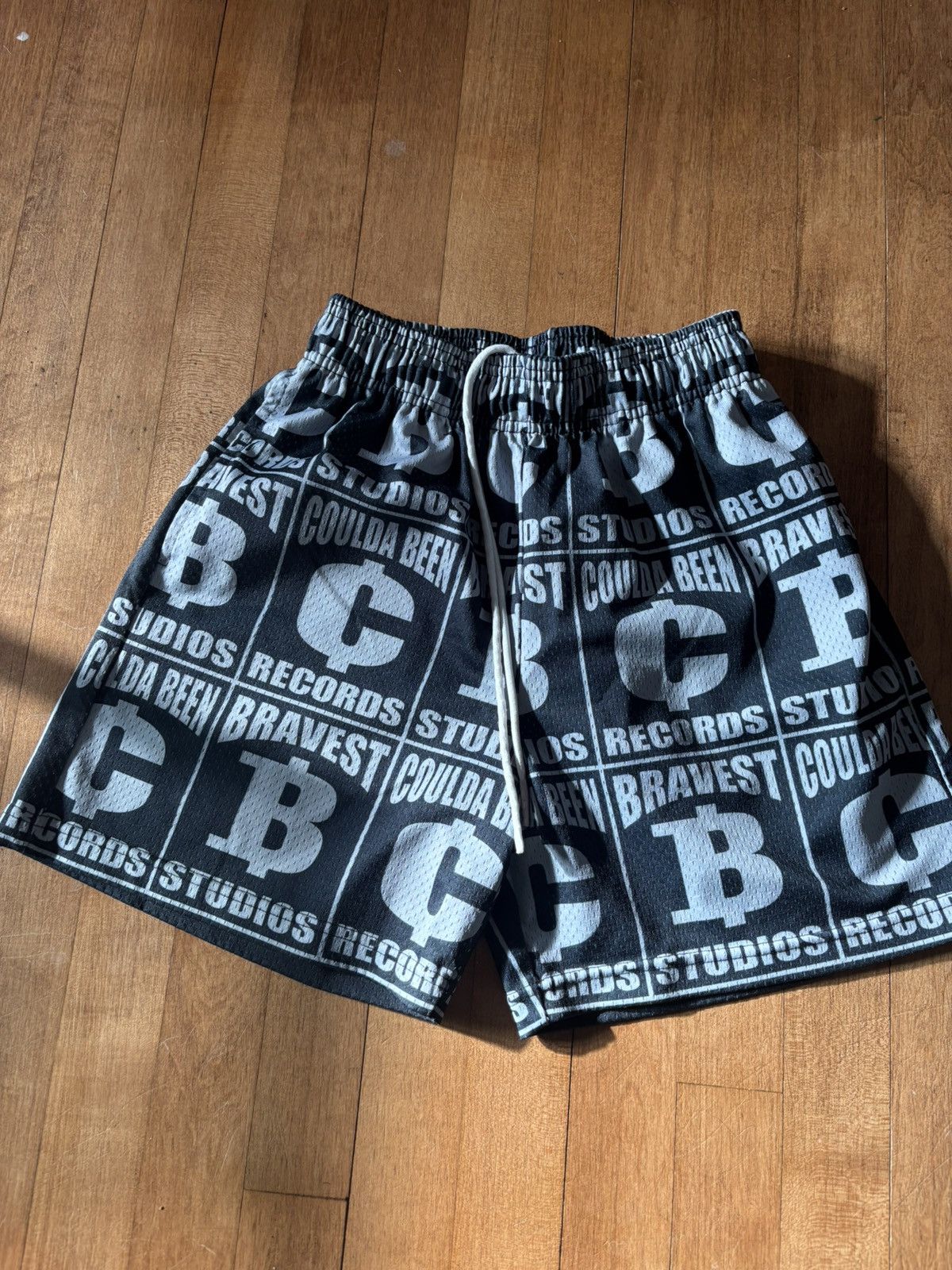Bravest Studios Bravest studio x coulda been records collab shorts Size US 28 / EU 44 - 1 Thumbnail
