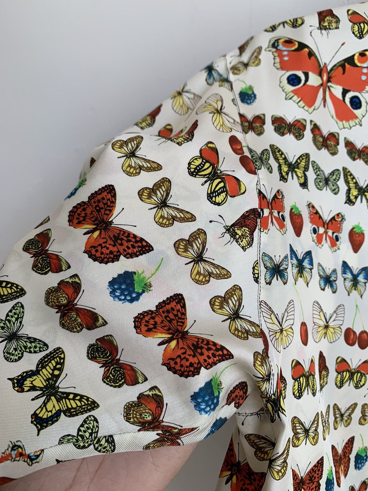 Versace Vintage 90s Gianni Versace Gold Butterflies Silk Shirt Size M / US 6-8 / IT 42-44 - 17 Thumbnail