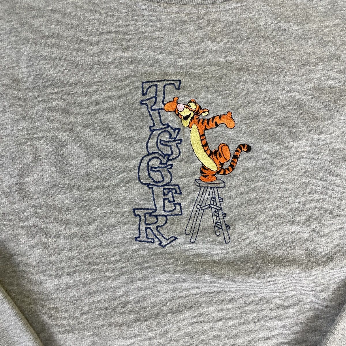 Disney 🔥LAST PRICE🔥 Vintage Pooh The Tiger Embroidered Sweatshirt Size US L / EU 52-54 / 3 - 5 Thumbnail