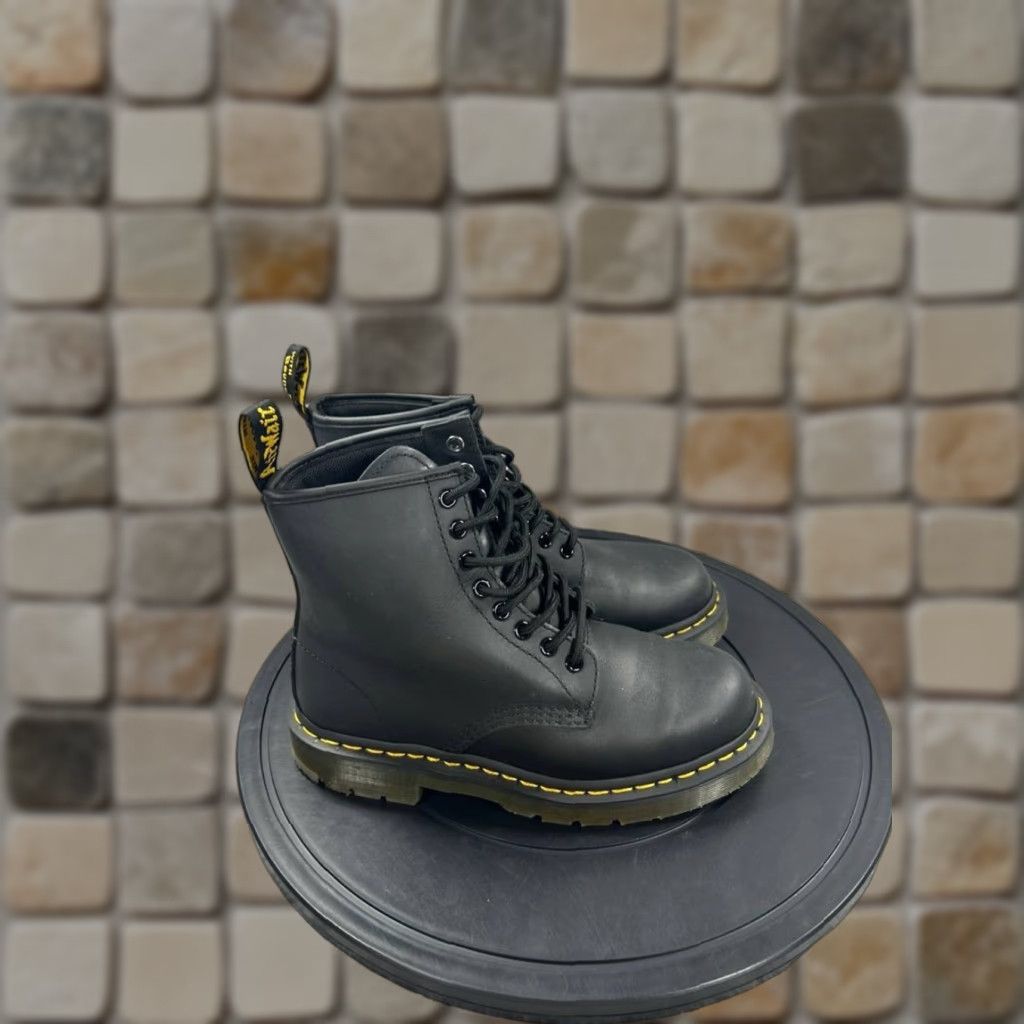 VINTAGE Dr Martens Boots Women Size US Leather Ankle Slip