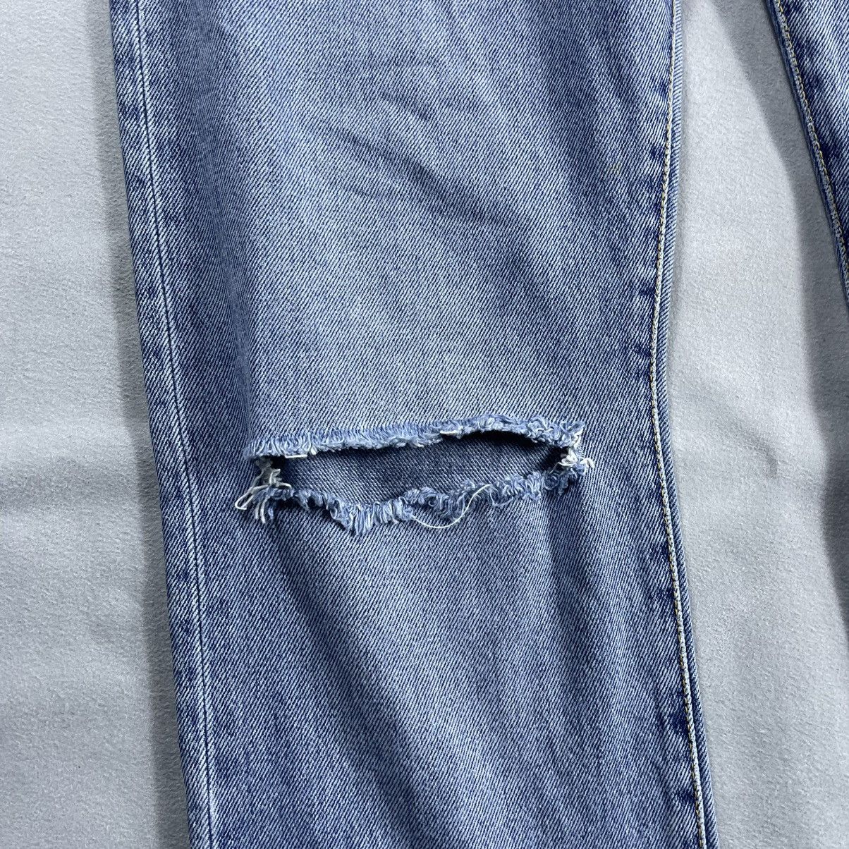 Saint Laurent Paris SAINT LAURENT PARIS AW17 D14 RIPPED DENIM PANTS Size US 31 - 3 Thumbnail