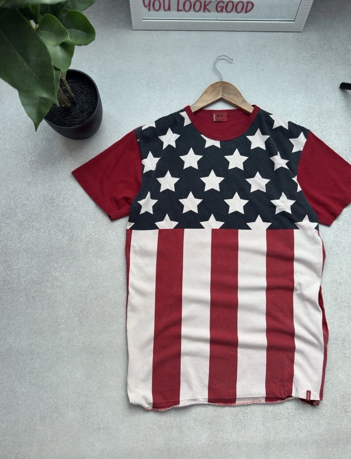 Levi's Vintage Levis Red Tag Y2K American Flag USA BigPrint T Shirt Size US M / EU 48-50 / 2 - 2 Thumbnail