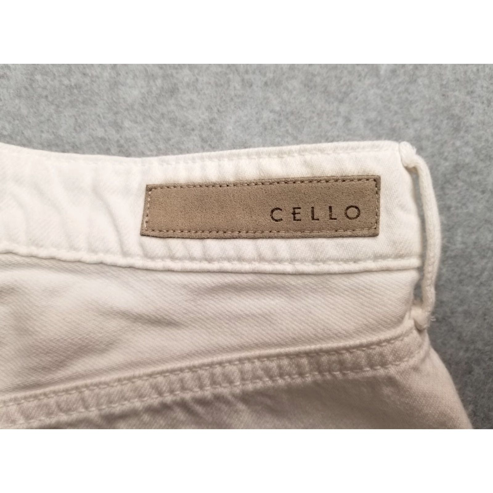 Denime VINTAGE Cello Shorts Womens Small White 100% Cotton Denim Distressed Faded Casual Jeans Size 28" / US 6 / IT 42 - 7 Thumbnail