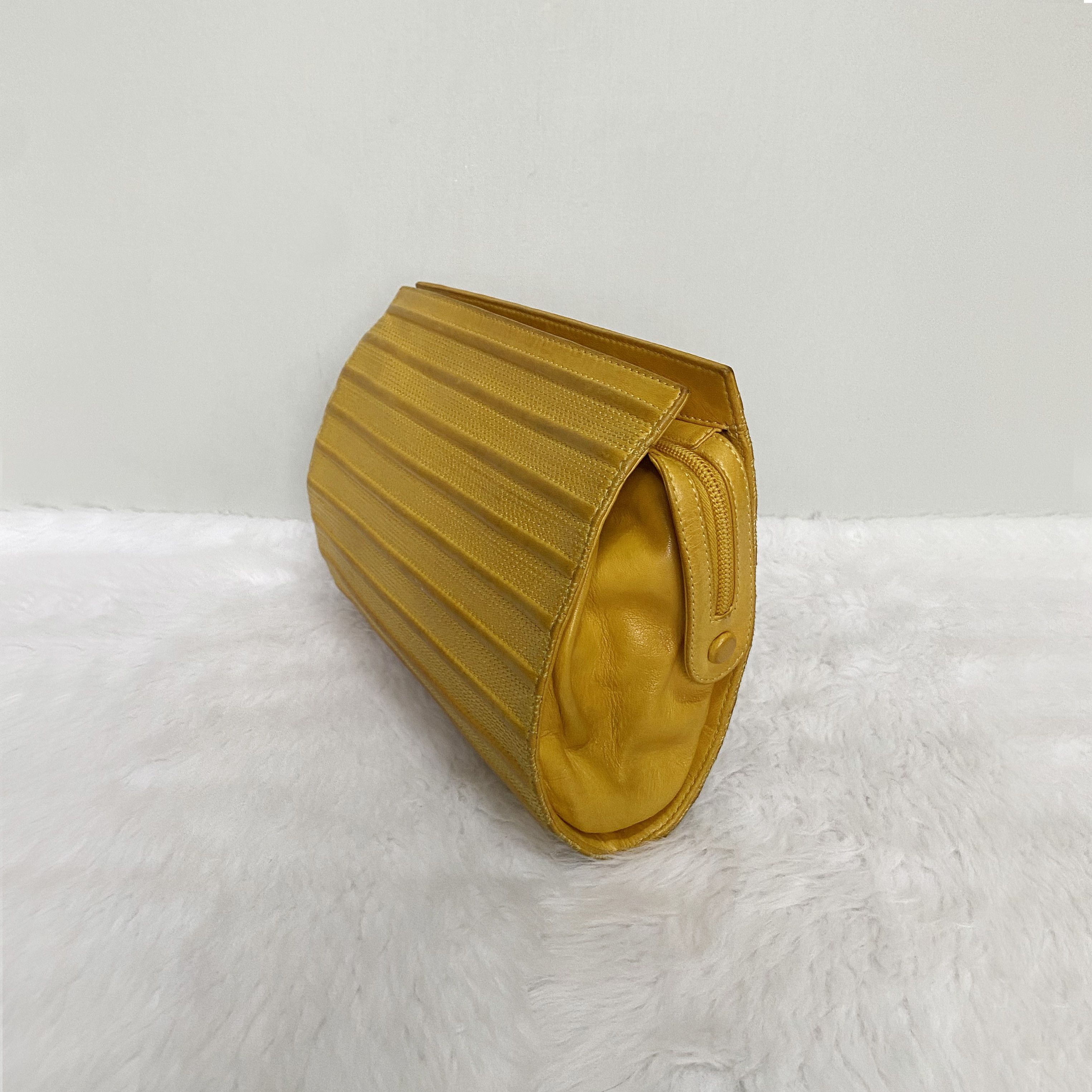 Loewe × Vintage Vintage Mustard Yellow Leather Clutch Bag Size ONE SIZE - 3 Thumbnail