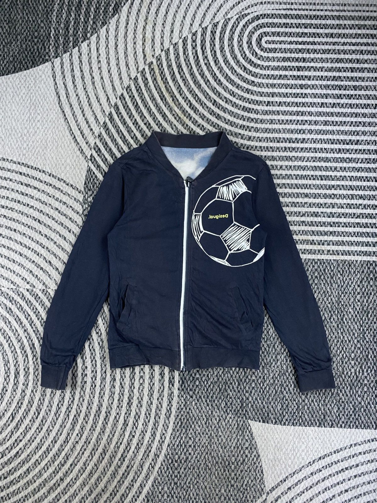 Desigual Vtg Desigual Gilet Reversible Football Graphic Print Jacket Size US S / EU 44-46 / 1 - 2 Thumbnail