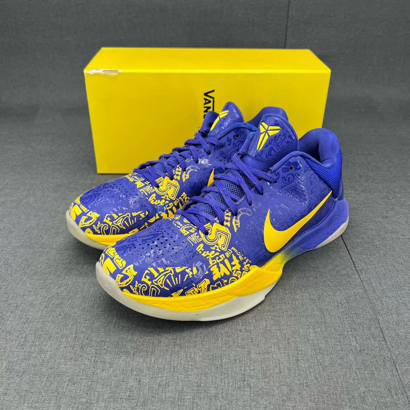 Nike zk5 5-time Champion blue/yellow worn collar repair 45 Size US 12 / EU 45 - 1 Thumbnail