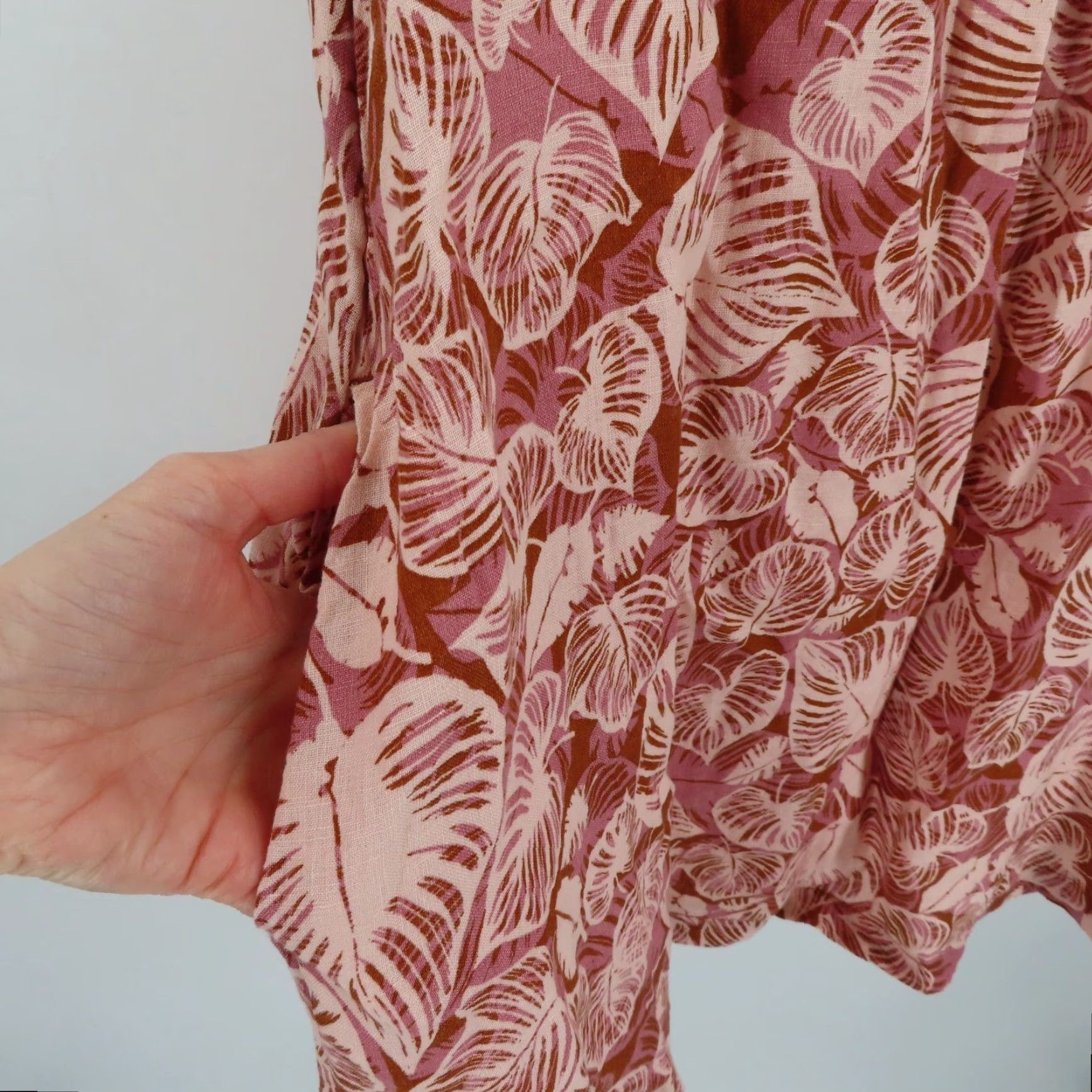 Vintage Tahari Dress Women's Medium Pink Linen Sundress V-Neck Sleeveless Pockets Floral Tropical Leaf Size M / US 6-8 / IT 42-44 - 3 Thumbnail