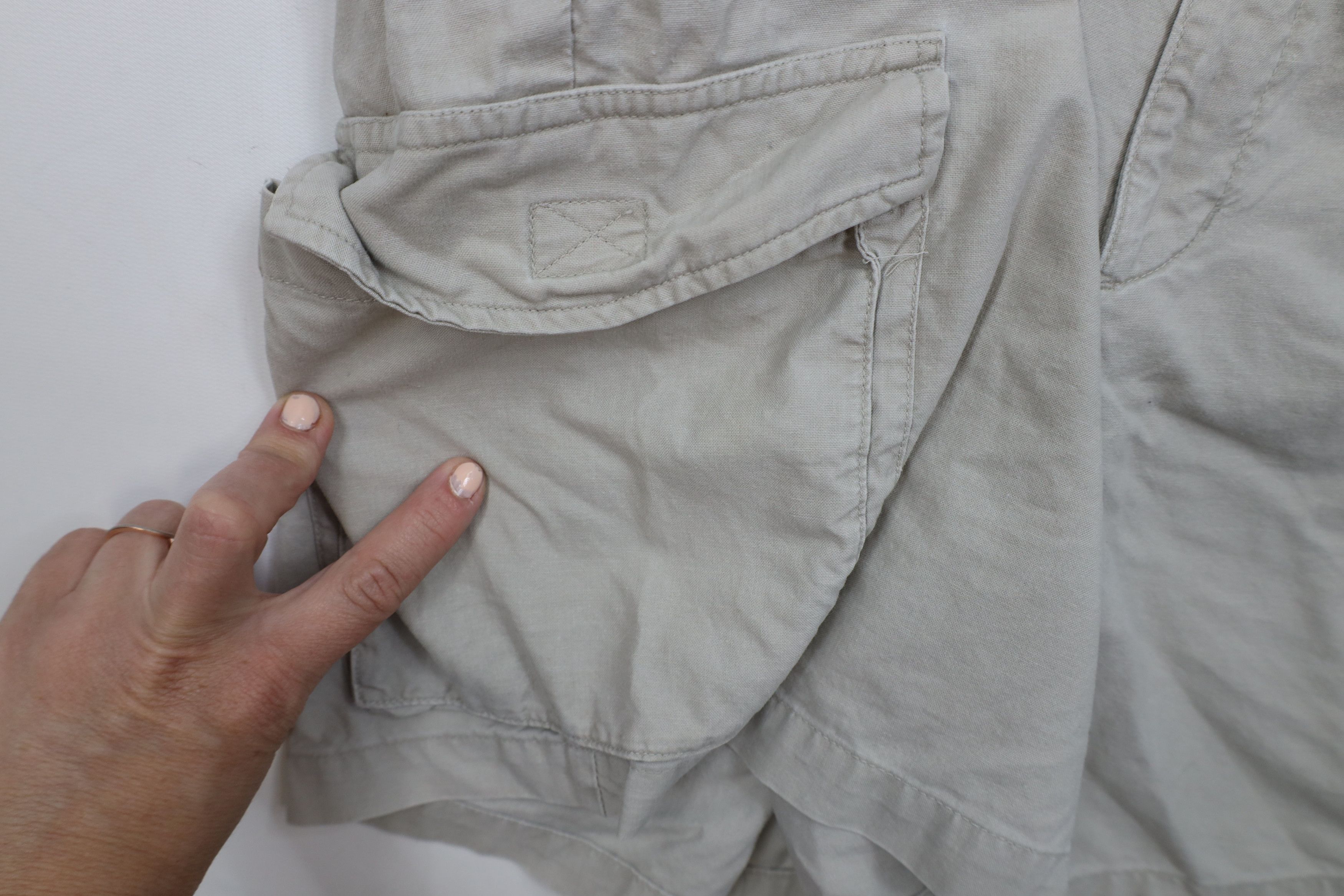 Columbia Vintage Columbia Above Knee Trekking Cargo Shorts Beige Size US 36 / EU 52 - 8 Thumbnail