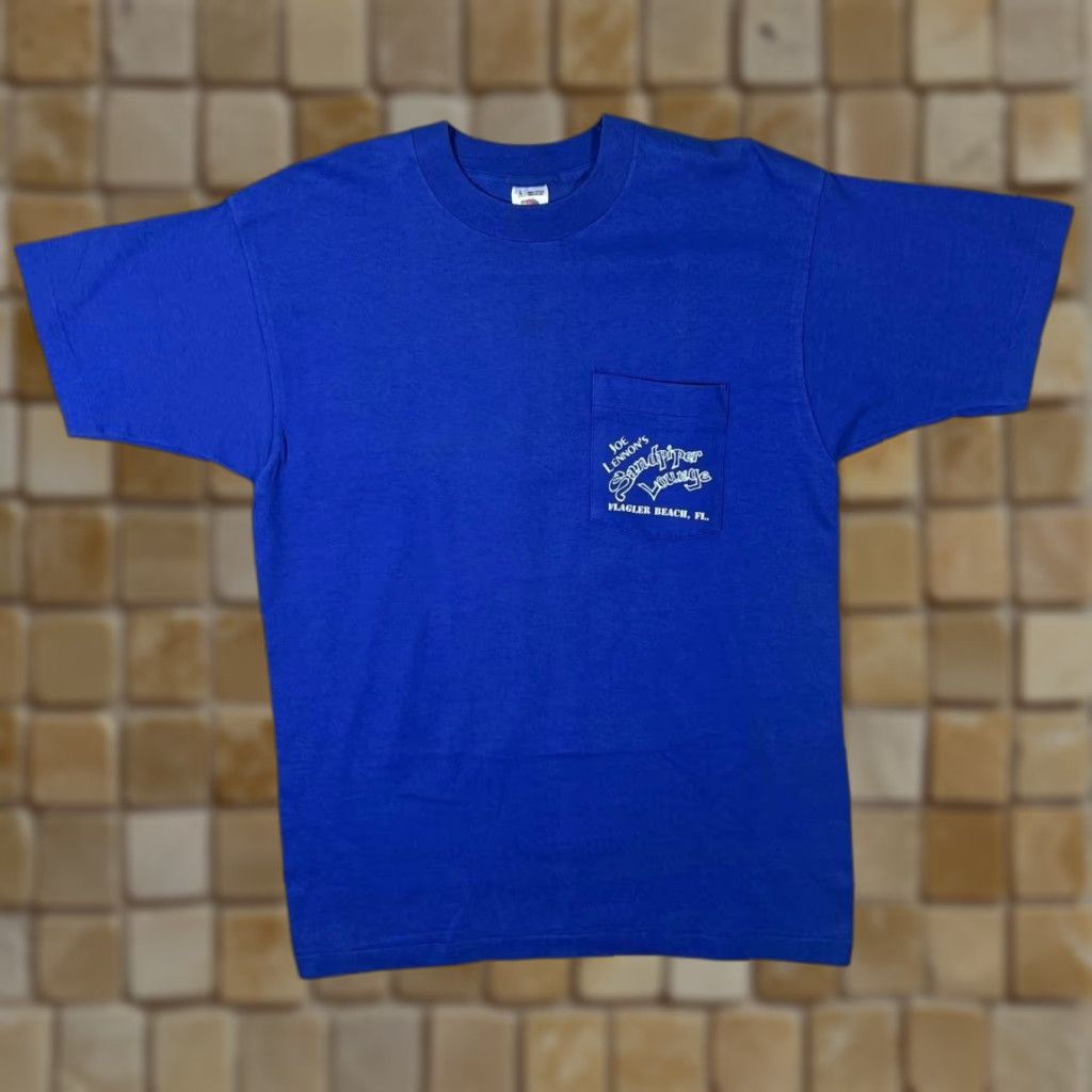 Fruit Of The Loom VINTAGE Joe Lennon's Sandpiper Lounge Flagler Beach, FL Single Stitch T-Shirt L Blue Mens Vintage 90s Graphic Pocket Tee Size US L / EU 52-54 / 3 - 1 Thumbnail