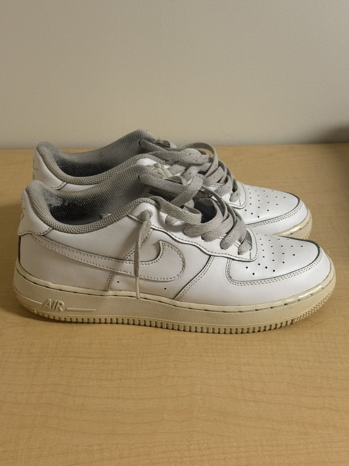Nike Nike AF1 Low White Men’s 7.5 Heavily Worn Shoes Size US 7 / EU 40 - 3 Thumbnail