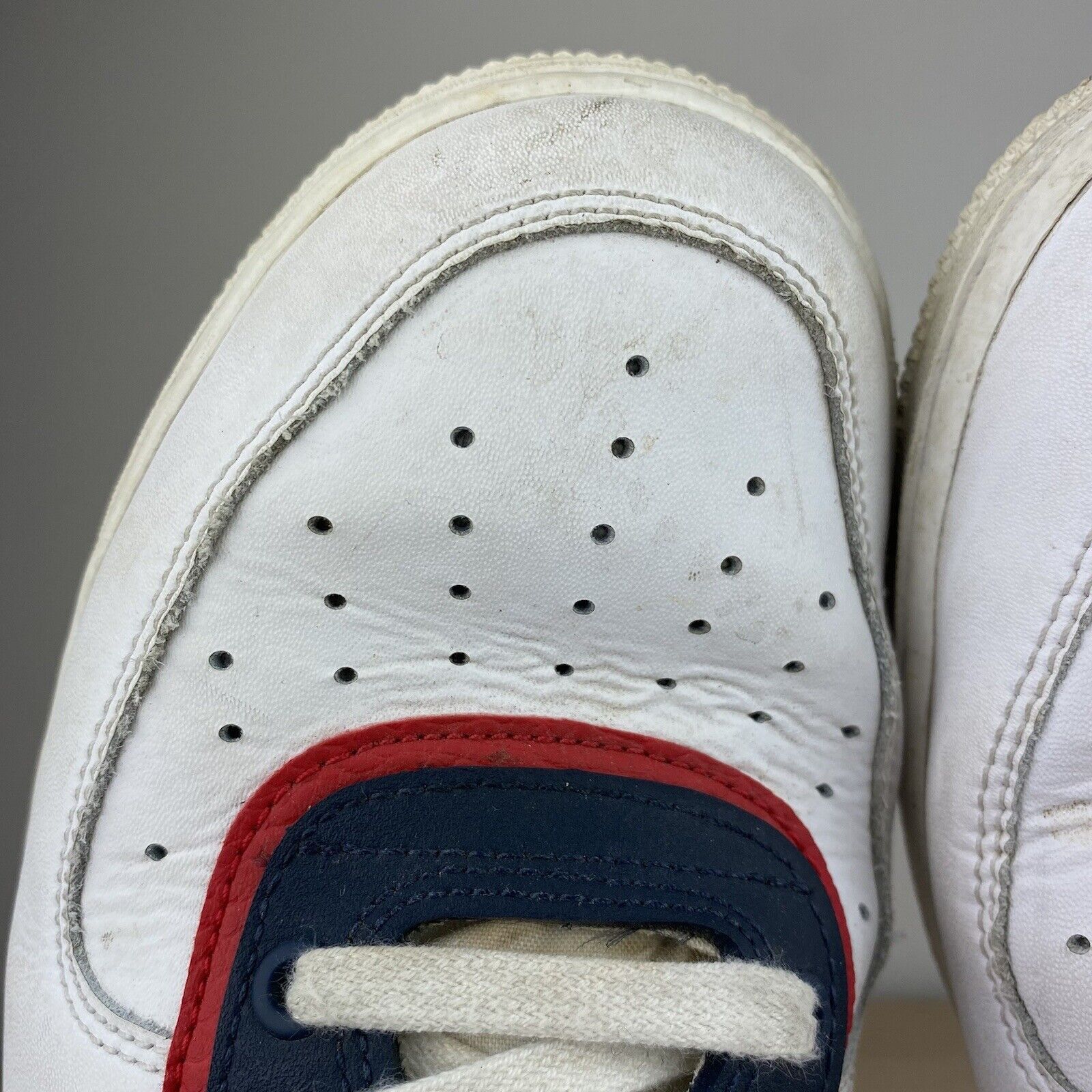 Nike Nike Mens White Red Air Force 1 Shoes Size 10 Used Size US 10 / EU 43 - 9 Thumbnail