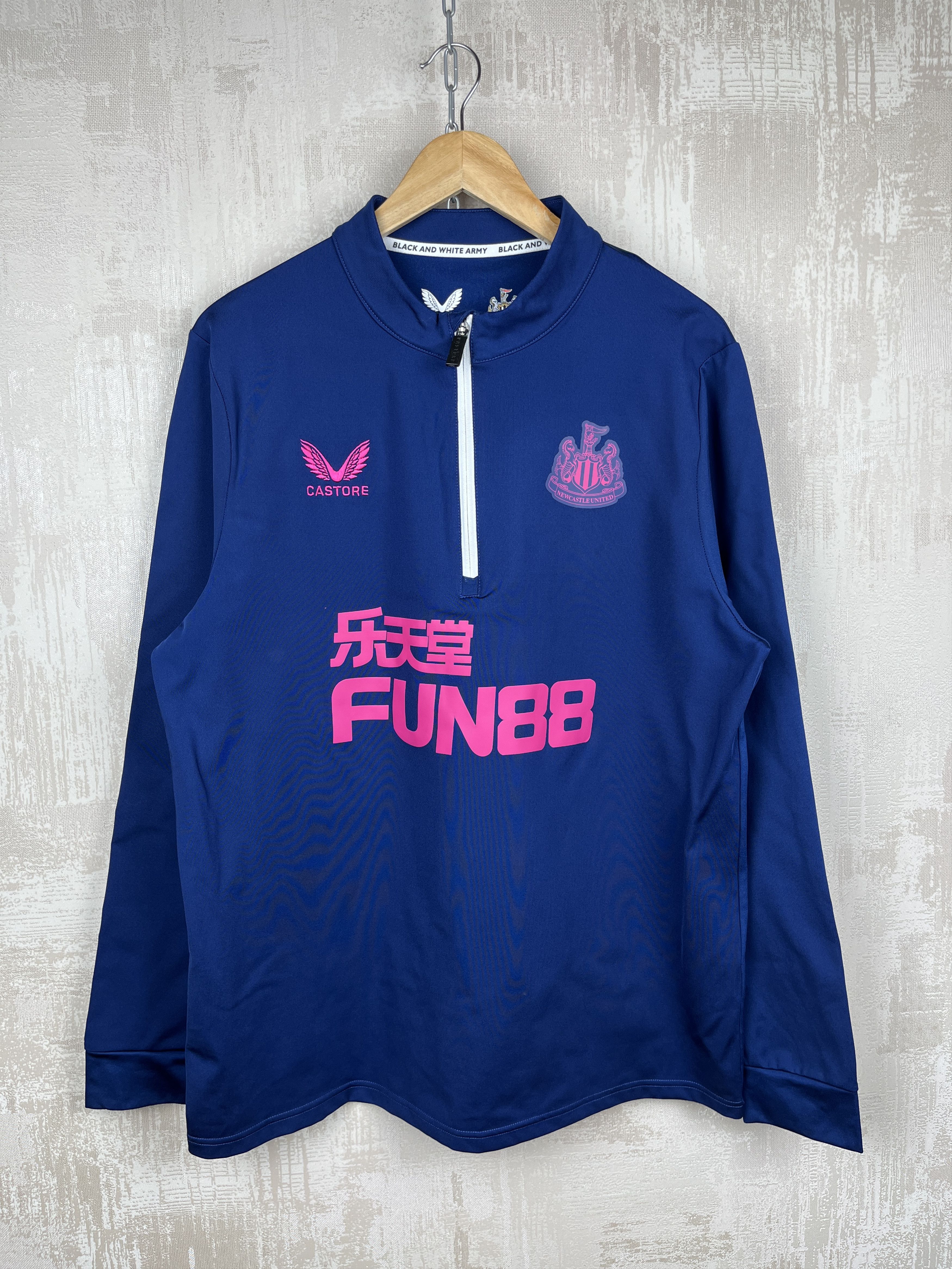 Other Castore Newcastle United Soccer 1/4 Zip Training Pullover Size US XL / EU 56 / 4 - 1 Thumbnail