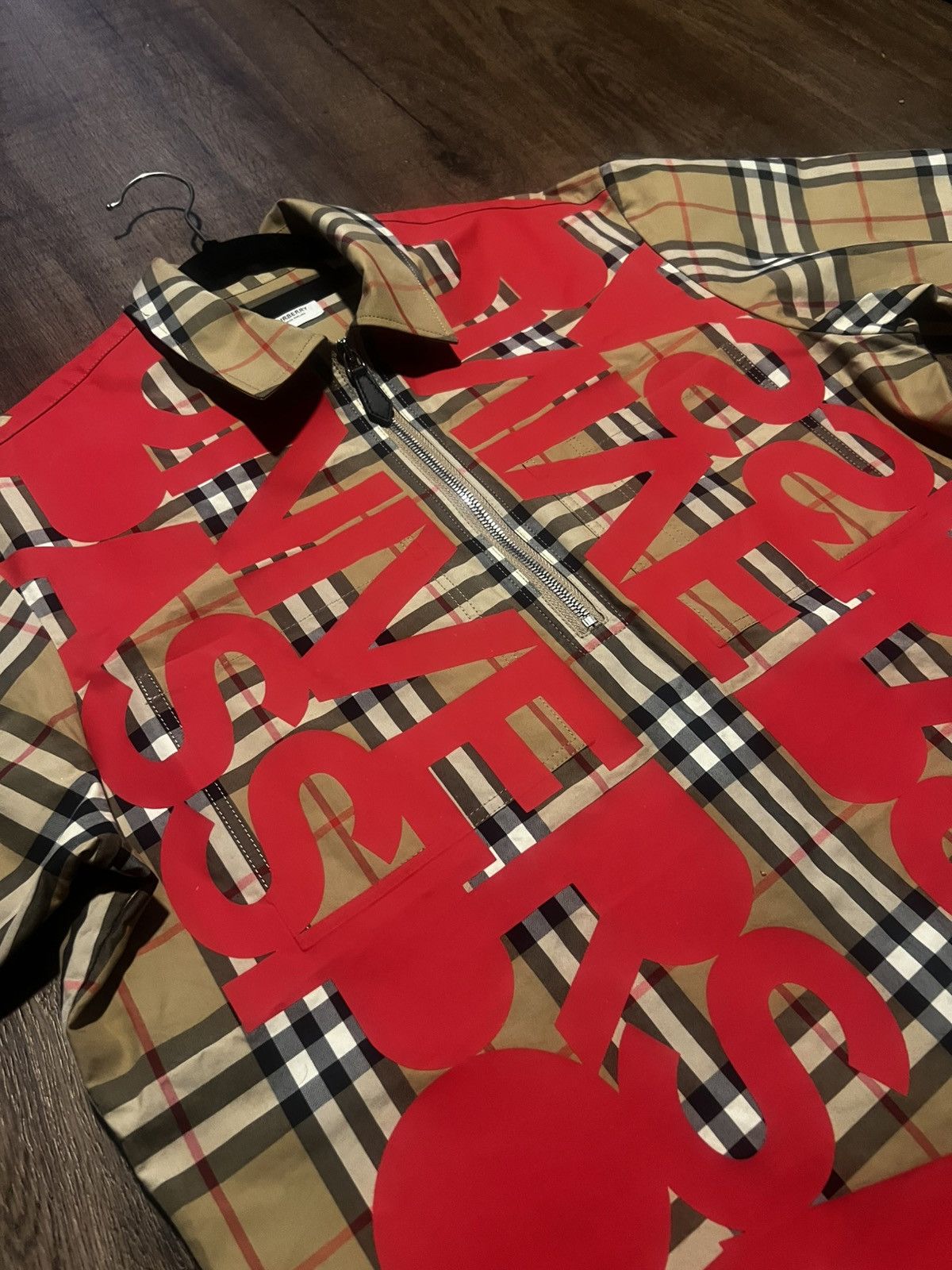 Burberry Burberry x Universal Passport Paris Fashion Week Size US L / EU 52-54 / 3 - 6 Thumbnail