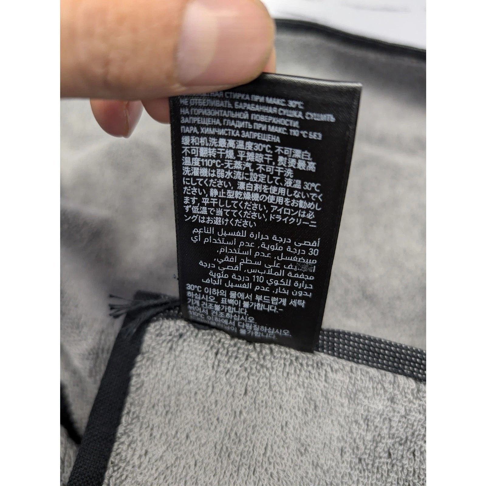 Balenciaga o1rshd1 Sponge Gym Towel in Black/Grey Size ONE SIZE - 15 Thumbnail