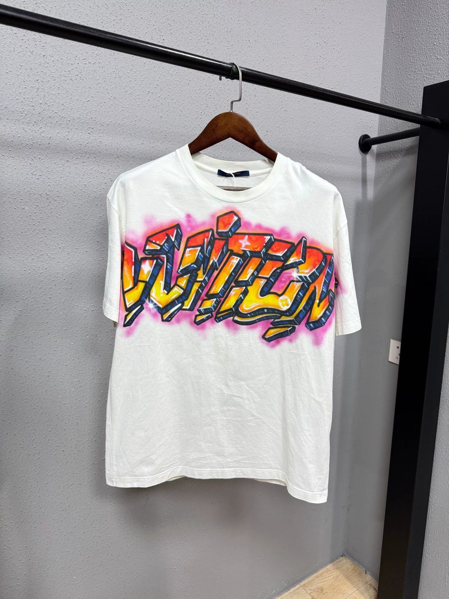 Louis Vuitton Louis Vuitton Short Sleeve Logo T-Shirt Size US L / EU 52-54 / 3 - 1 Thumbnail