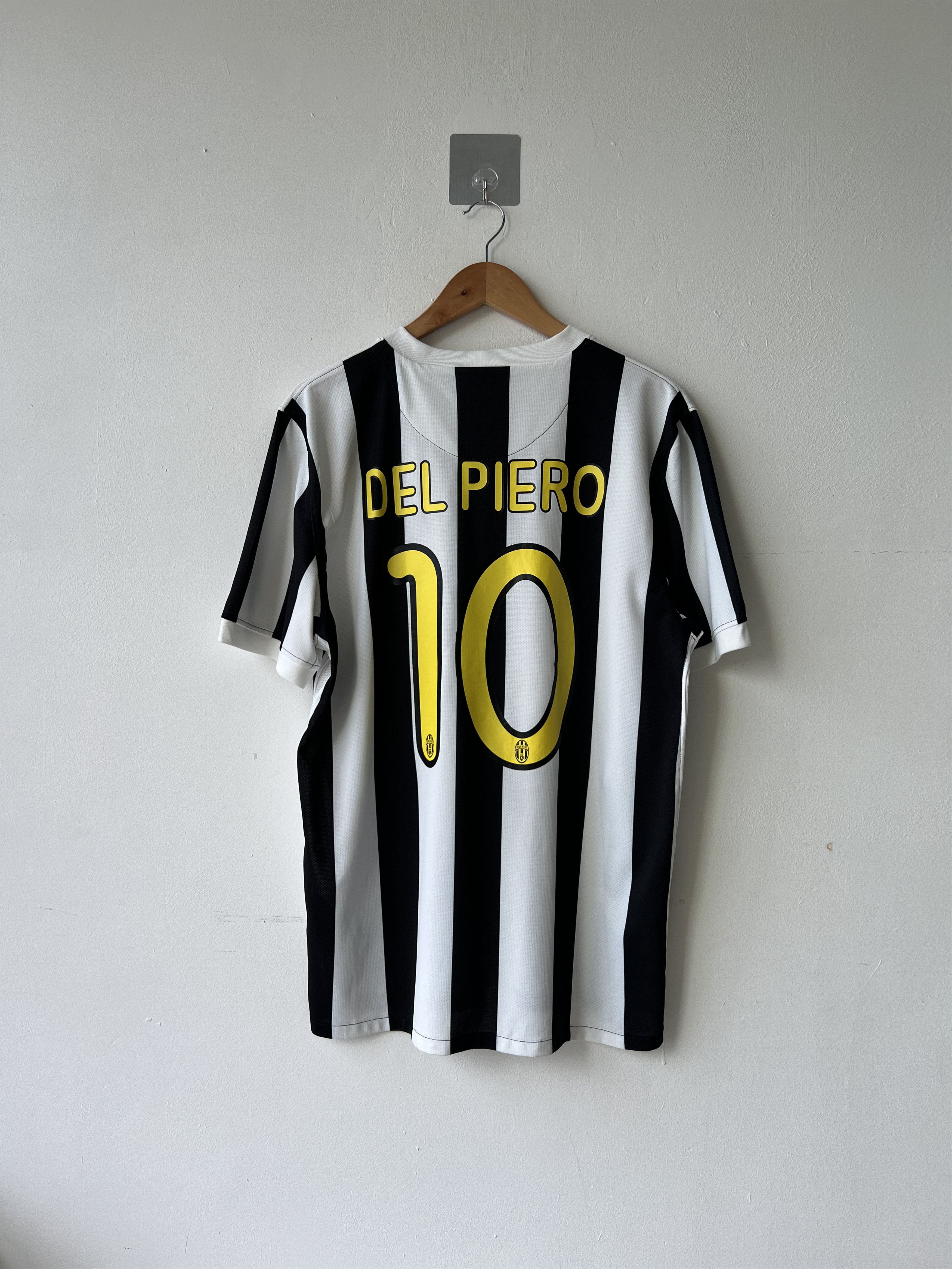L) Juventus 2009-10 Home Shirt Del Piero #10 Kit