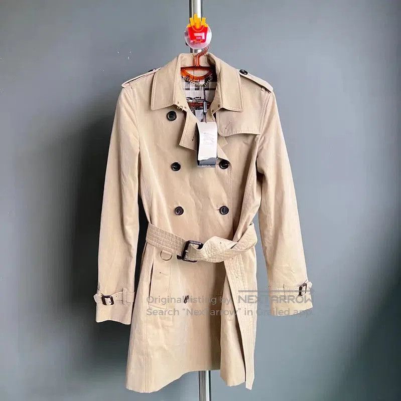 Burberry Burberry Women’s M Size Classic Trench Coat. Size M / US 6-8 / IT 42-44 - 1 Thumbnail